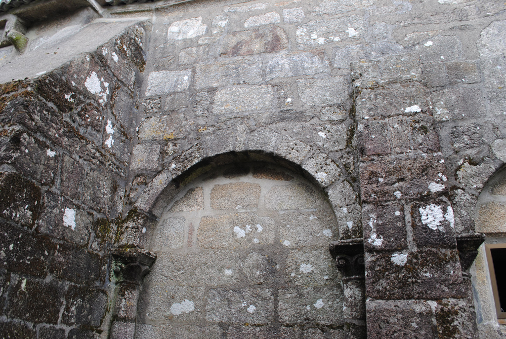 Arcos Muro Sur Igrexa de Santo Antoíño de Baíñas