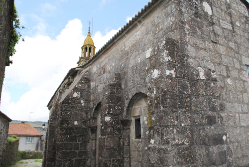 Muro Sur Igrexa de San Antolín de Baíñas